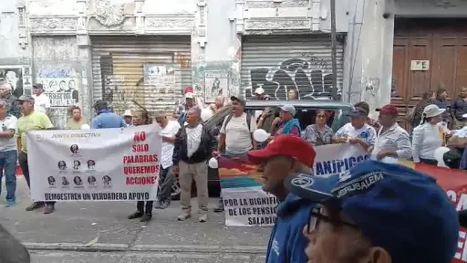 Manifestantes bloquean el perímetro del Congreso; estas son las rutas alternas