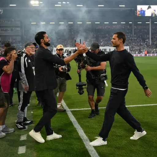 Álvaro Arbeloa y Xabi Alonso se reencontraron en la Premier League - EFE