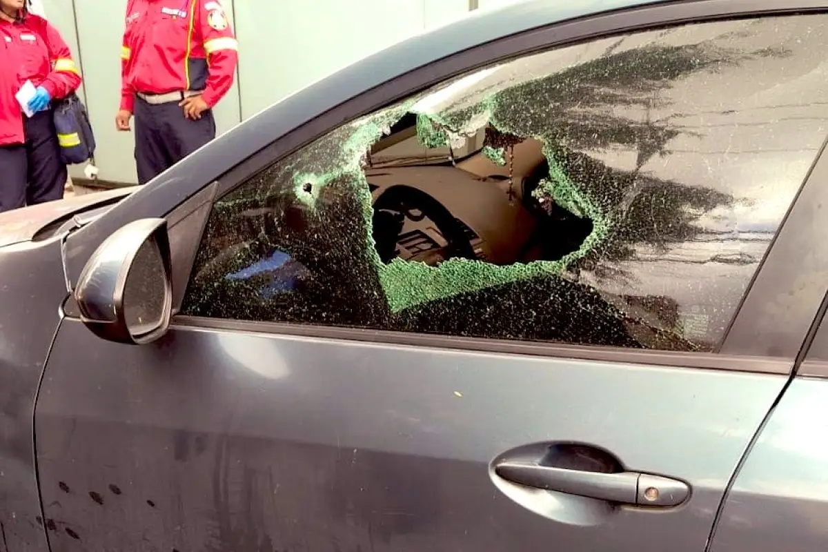 Área donde ocurrió el ataque armado contra la conductora de un automóvil en la zona 10., PMT capitalina/Montejo