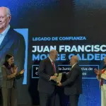 Juan Monge Calderón fue distinguido por su trayectoria empresarial durante el encuentro regional celebrado en Guatemala. ,Cortesía.