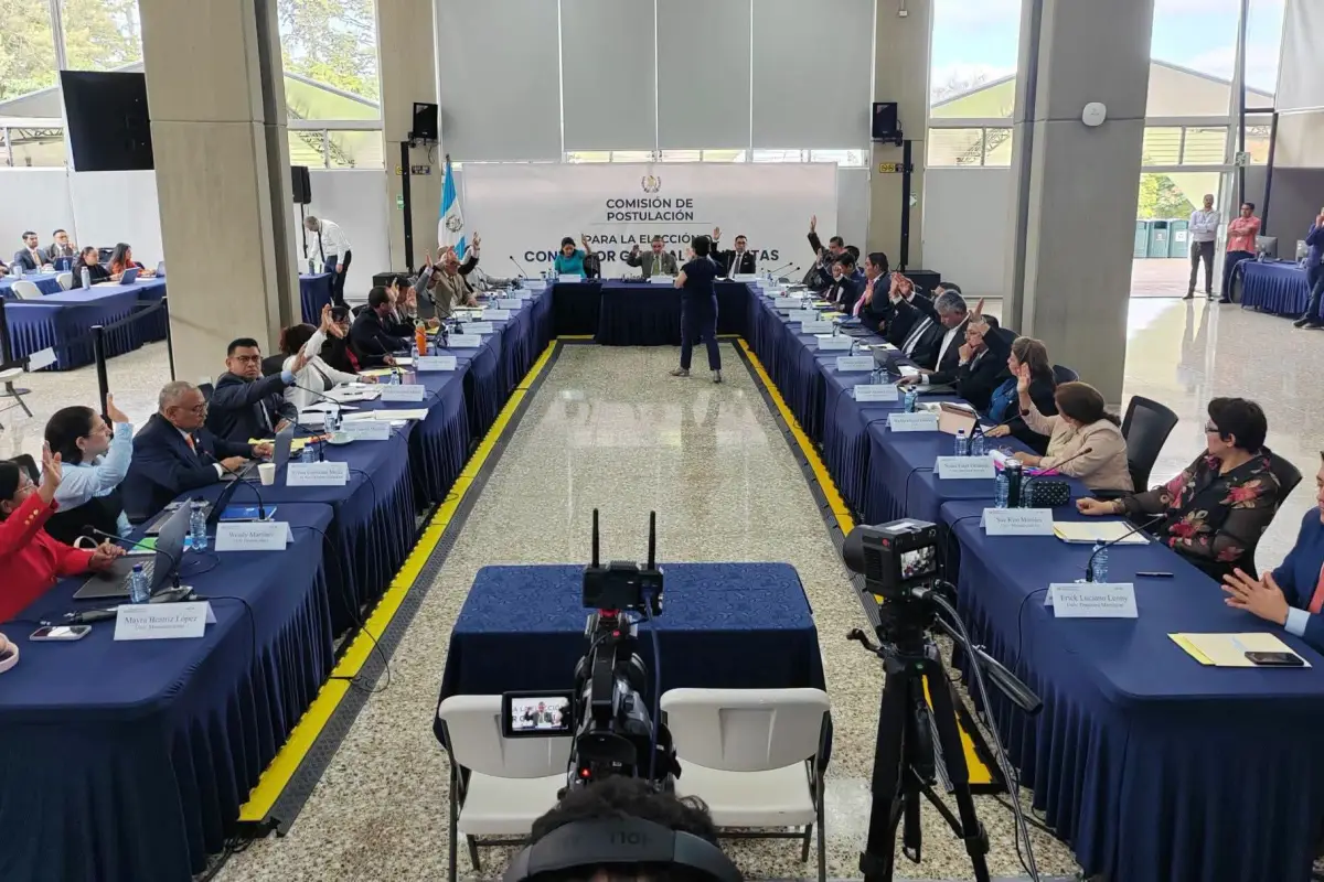 La sala de recepcón de expedientes se ubica en la Universidad Rafael Landívar., Guatemala Visible.