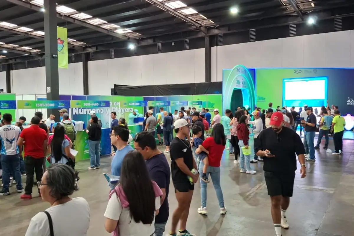Gran afluencia de personas en la Expo de la 21k y 42k de la Ciudad de Guatemala - Alex Meoño