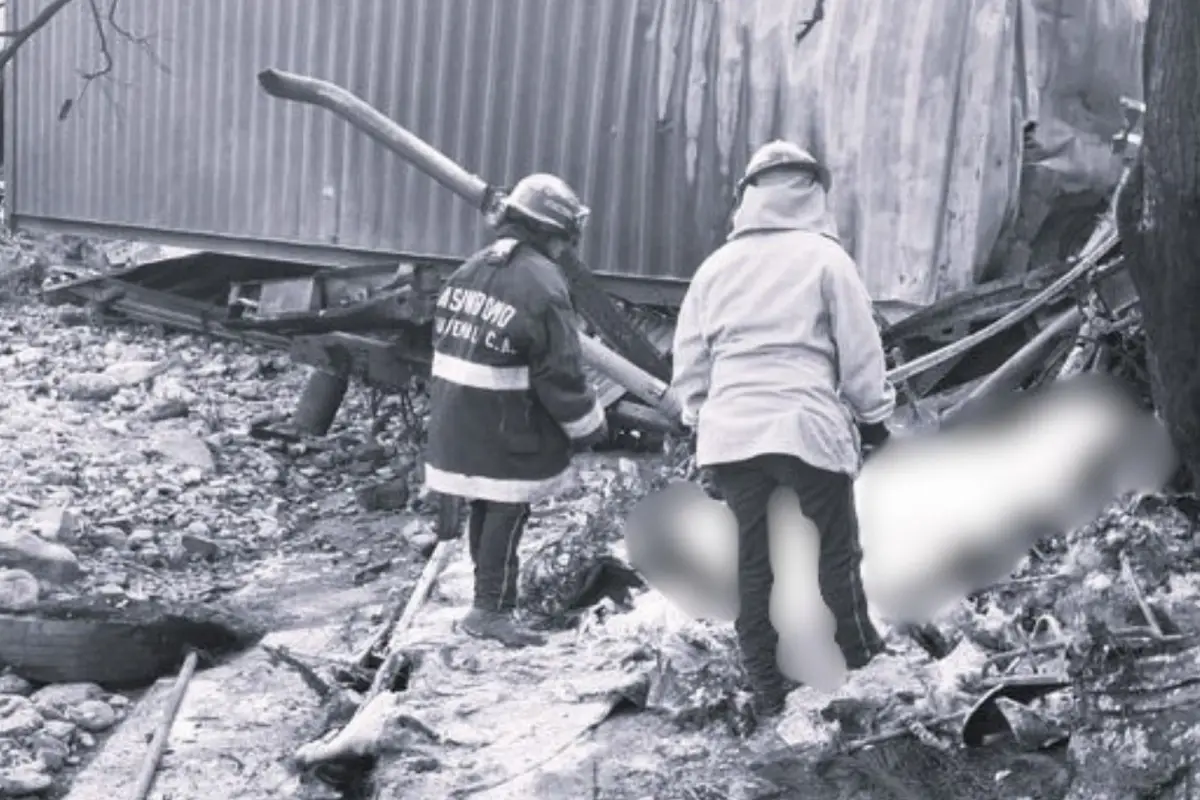 Bomberos Municipales Departamentales también atendieron la emergencia en el Puente Guijo., Bomberos Municipales Departamentales. 