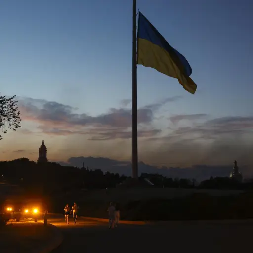 El humo se eleva sobre la ciudad tras un ataque aéreo ruso en Kiev, Ucrania, en una imagen del 20 de agosto de 2026 , EFE/EPA/SERGEY DOLZHENKO