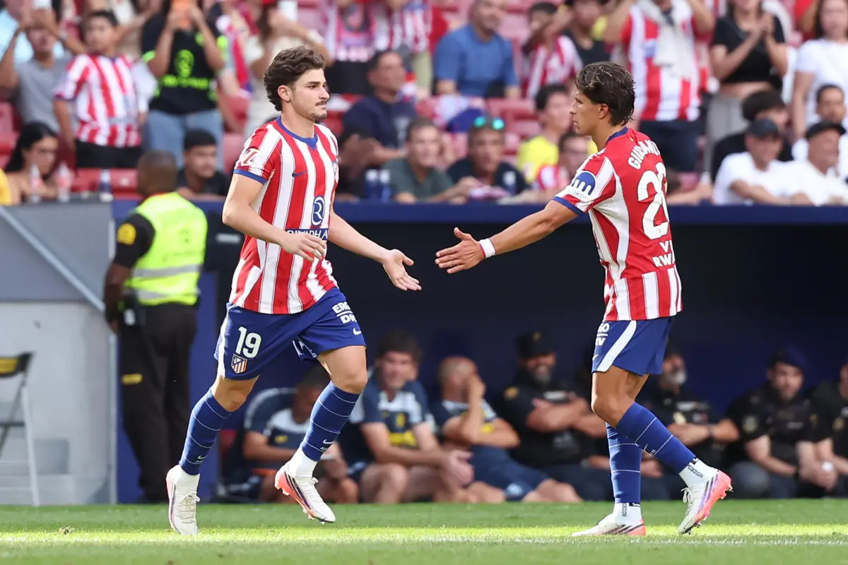 Julián Álvarez recibe abucheos de la afición del Atlético de Madrid - EFE