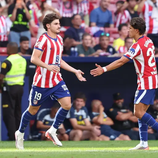 Julián Álvarez recibe abucheos de la afición del Atlético de Madrid - EFE