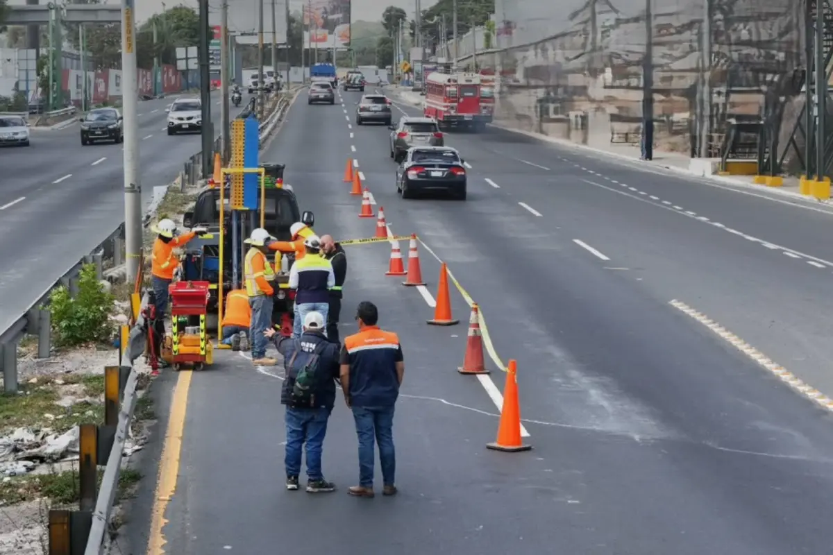 Las cuadrillas de trabajo se instalaron en el carril izquierdo de la carretera al Pacífico, con sentido hacia Villa Nueva., CIV.