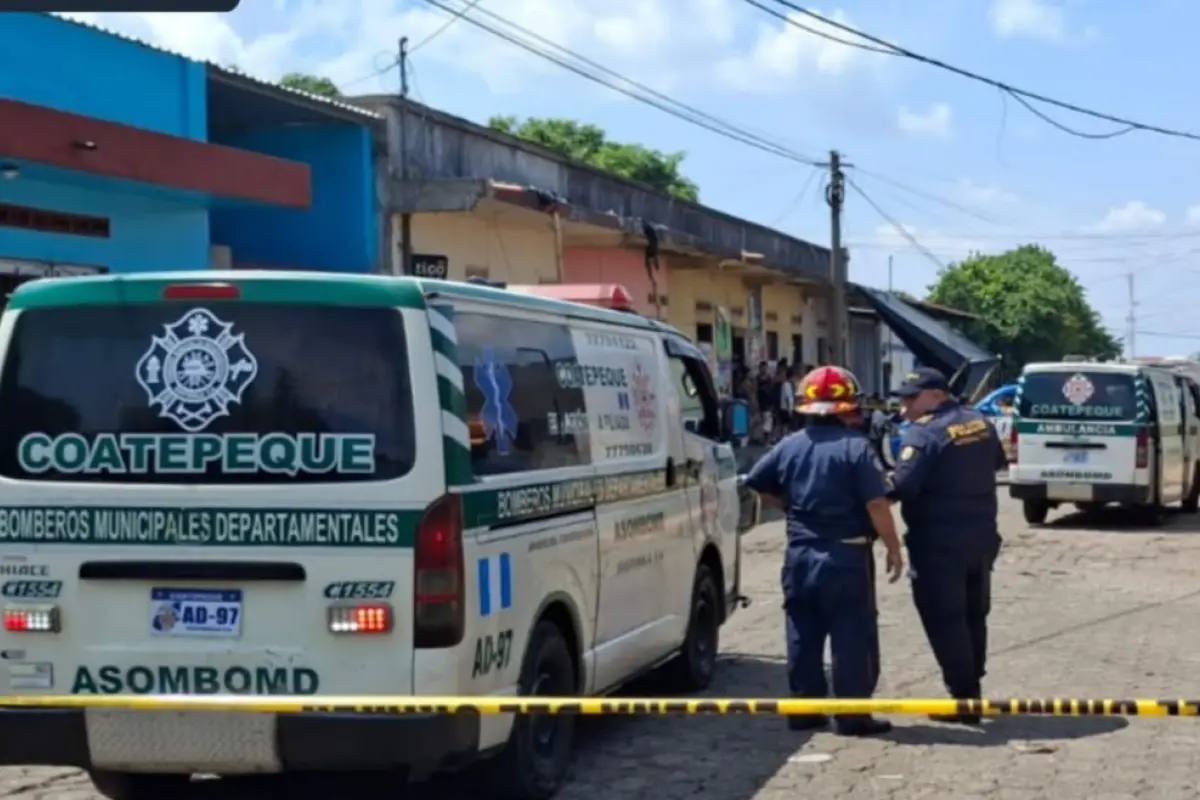 Bomberos atendieron la emergencia en el Barrio El Jardín, de Coatepeque., Bomberos Municipales Departamentales. 