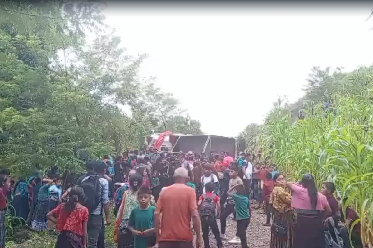 Área donde ocurrió el accidente en Lanquín, Alta Verapaz., .