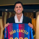 Barcelona hace oficial el fichaje de Cancelo hasta 2029t