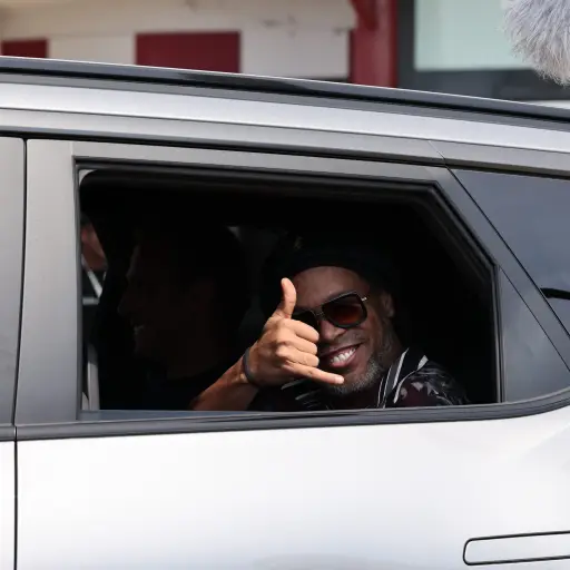 Ronaldinho al momento de aterrizar en Emilia-Romaña (Italia) 