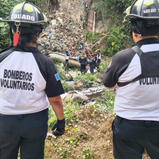 Área donde fue localizada una persona fallecida en el río Las Vacas. ,Bomberos Voluntarios