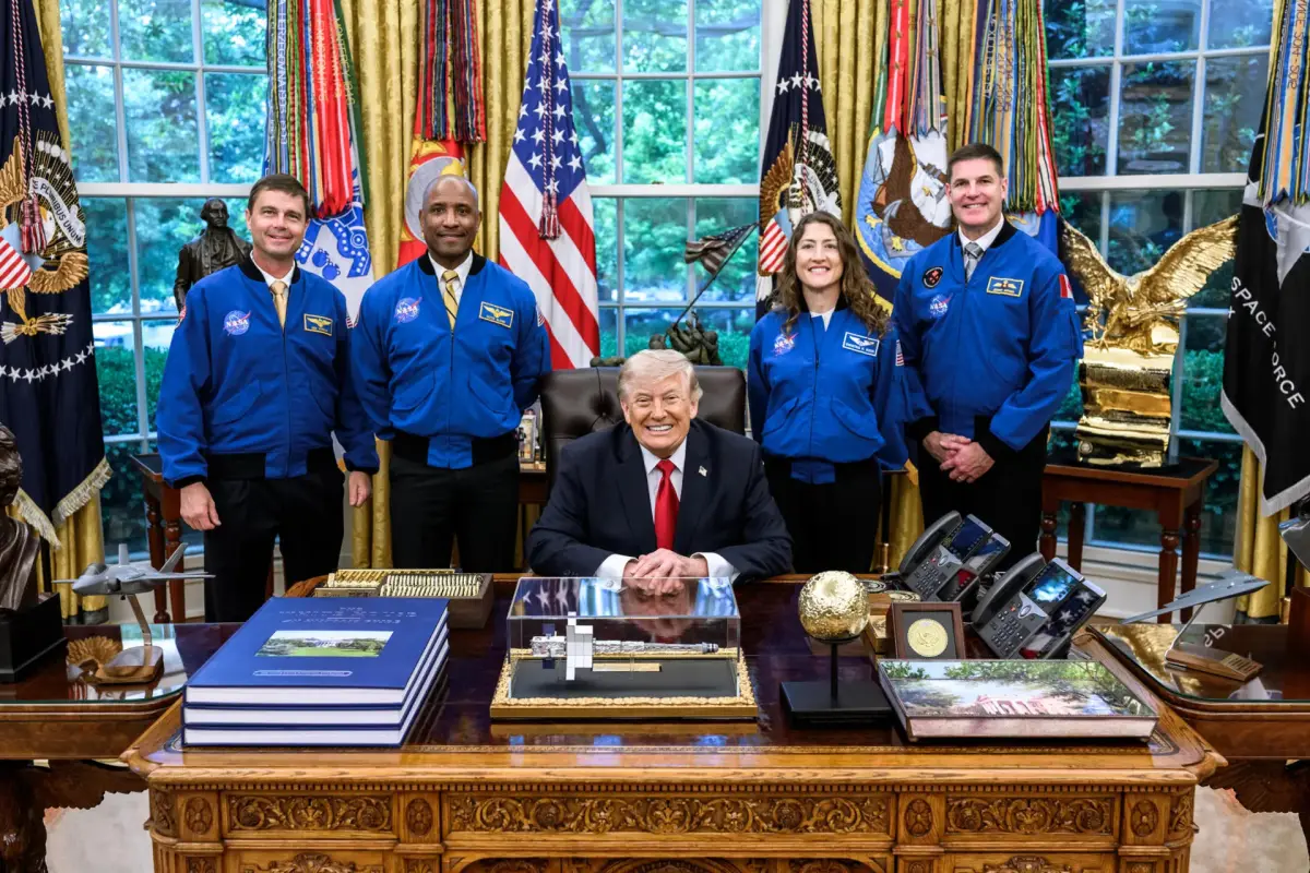 Trump recibe a astronautas de Artemis II, EFE