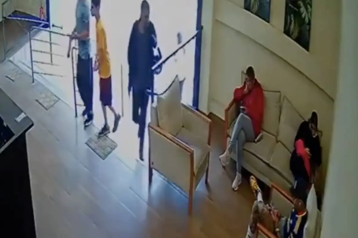 Asesinan a influencer a tiros y cámaras de seguridad captan el ataque., Captura de pantalla video de X.