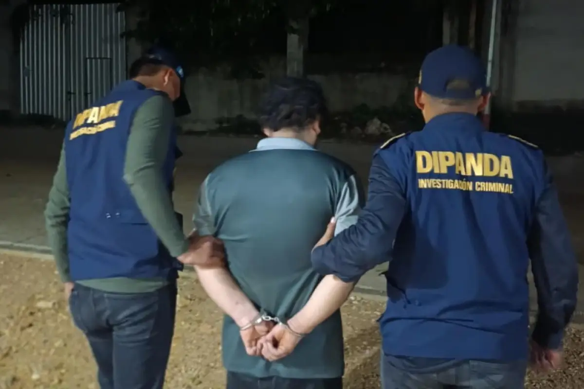 Benjamín fue detenido con nueve colmillos de cocaína., PNC de Guatemala.