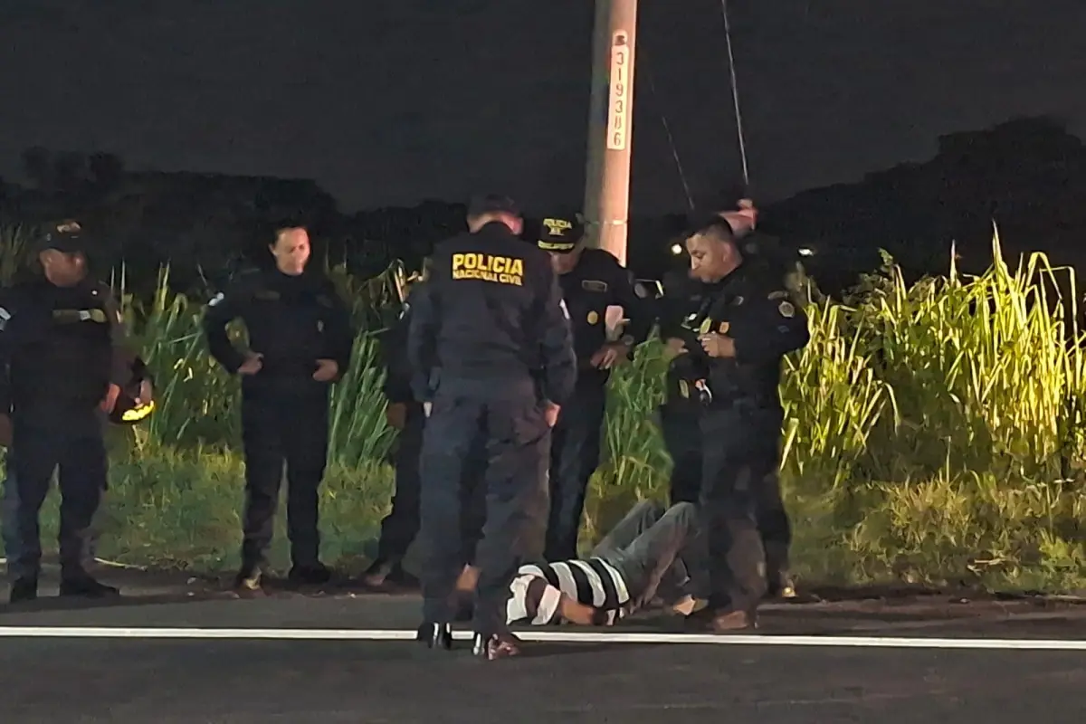 Los detenidos fueron copados y reducidos al orden tras el intento de robo., PNC de Guatemala.