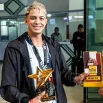 Jhonny Carías regresó anoche al país tras lograr un título mundial del freestayle 
