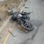 Una motocicleta fue embestida en el accidente vial. ,PMT de Villa Nueva