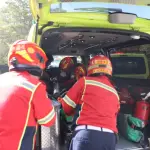 Una de las víctimas del ataque armado en la zona 13 fue llevada a la emergencia del Hospital Roosevelt. ,Bomberos Municipales.