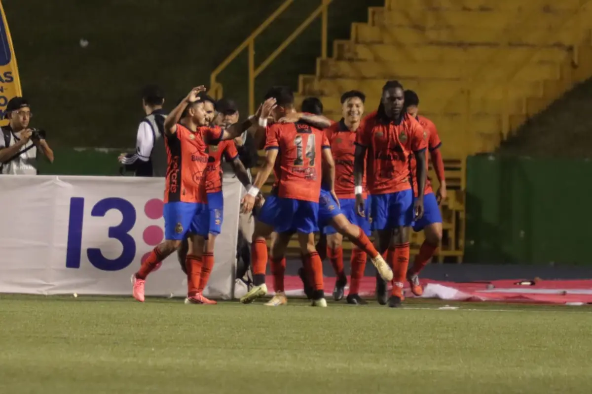Comunicaciones vs. Municipal en el clásico 338 del Apertura 2026