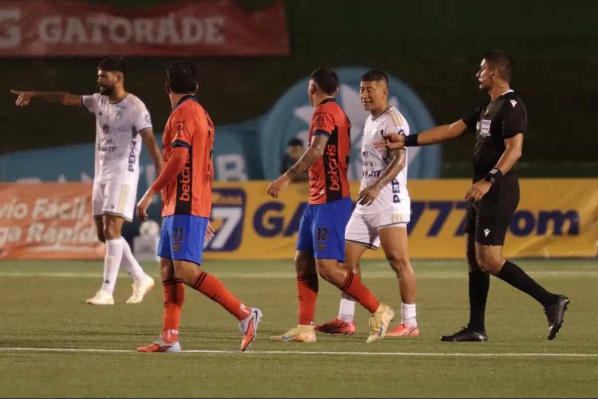 Imagen de archivo del Clásico 338 entre Comunicaciones y Municipal - Alex Meoño