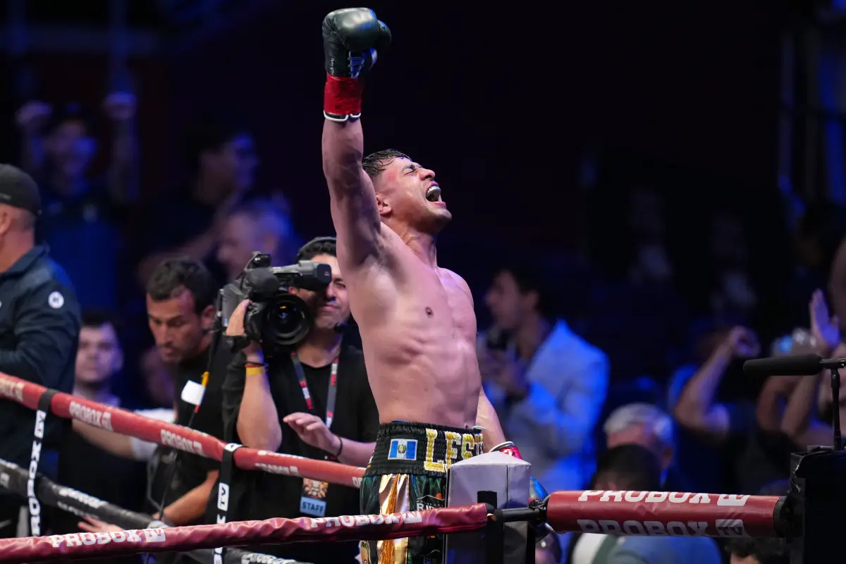 Lester Martínez celebró su triunfo número 21 como profesional