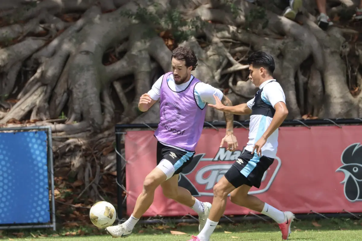 Aaron Herrera se entrena con la Selección de Guatemala pese a no tener equipo - FFG