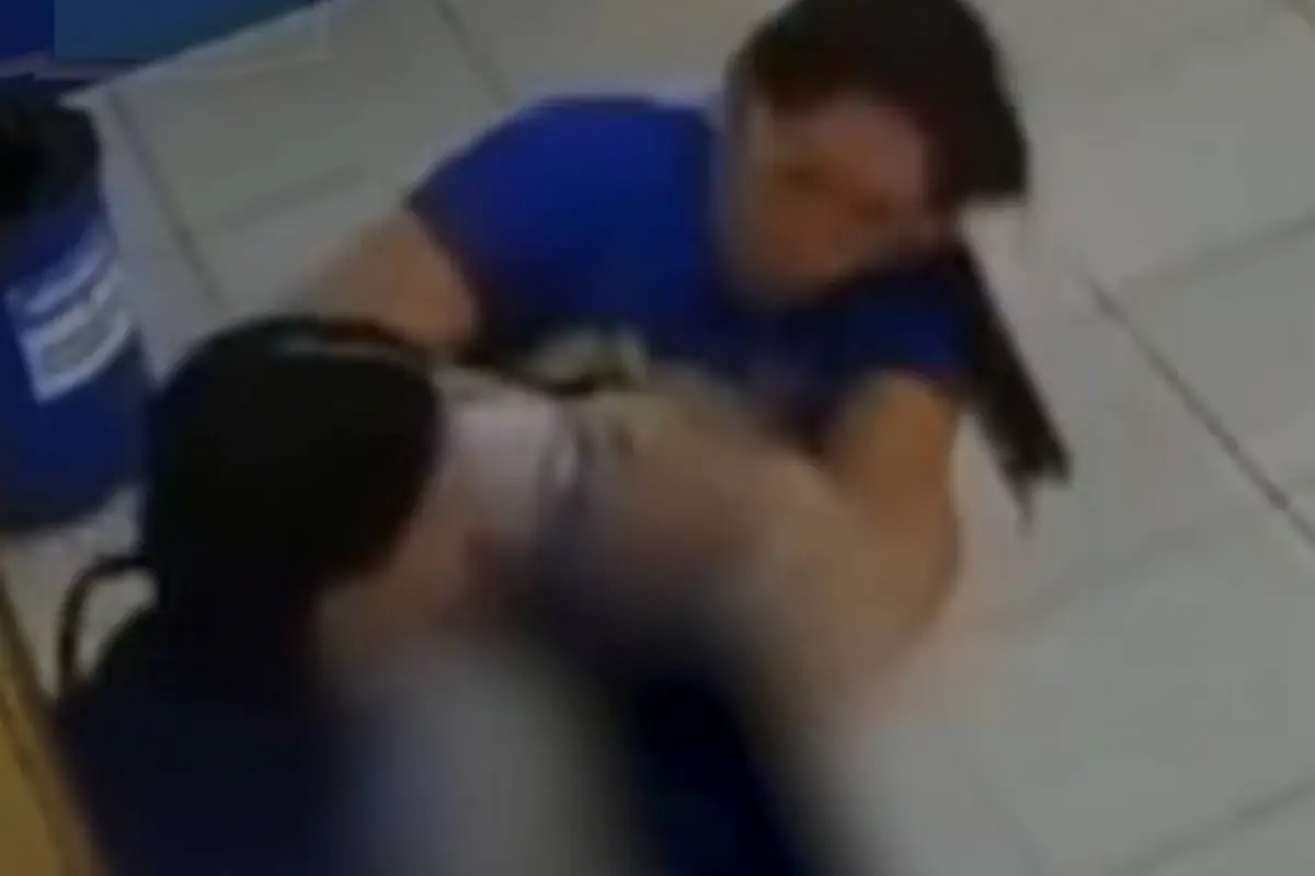 Maestra es atacada, Screenshot