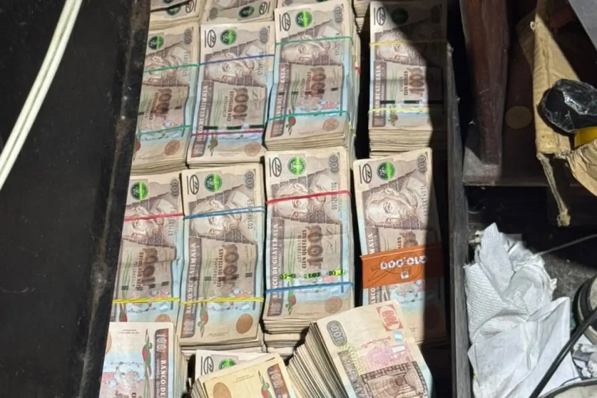 El dinero fue decomisado durante un operativo contra la Mara Salvatrucha., PNC