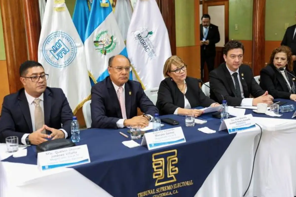 Las autoridades del Tribunal Supremo Electoral (TSE) y del Instituto Guatemalteco de Migración firmaron un convenio para facilitar el empadronamiento de guatemaltecos en el extranjero., Gobierno de Guatemala
