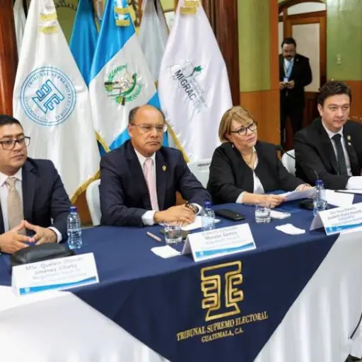 Las autoridades del Tribunal Supremo Electoral (TSE) y del Instituto Guatemalteco de Migración firmaron un convenio para facilitar el empadronamiento de guatemaltecos en el extranjero. ,Gobierno de Guatemala