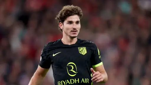 Julián Álvarez, duda contra el tiempo para el derbi