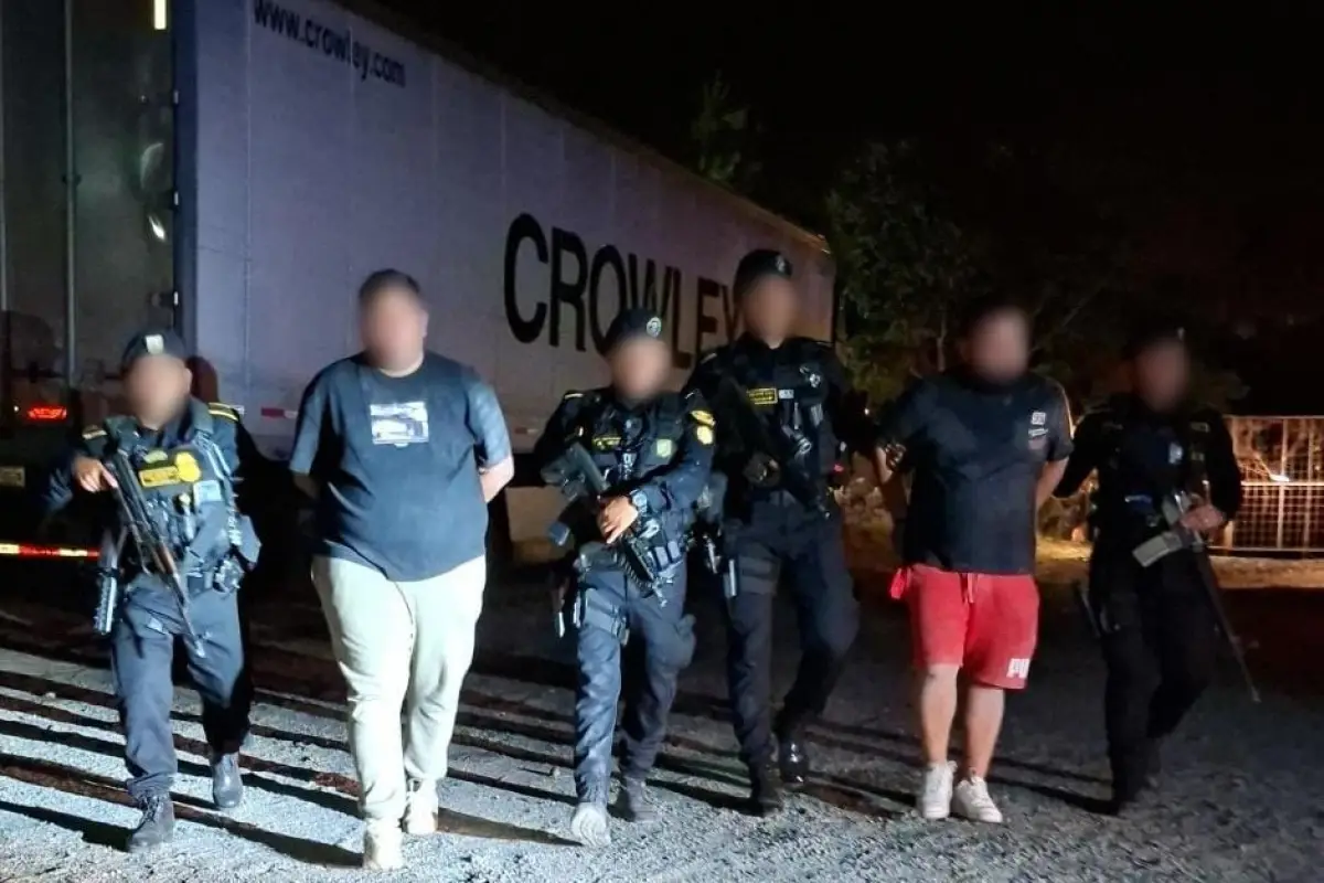 Los presuntos "coyotes" capturados en El Progreso., PNC