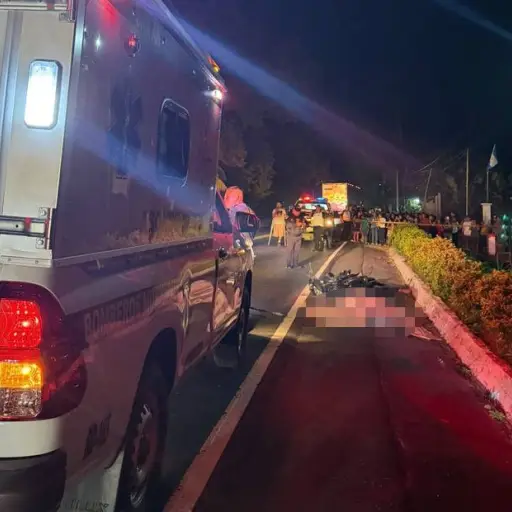 Área donde ocurrió el accidente en el que murieron dos menores que participaban en un recorrido de antorcha en Suchitepéquez. ,Bomberos Municipales Departamentales