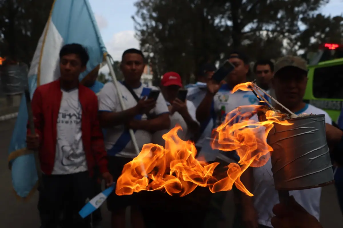 Antorchas patrias: las recomendaciones para evitar accidentes durante los recorridos., Omar Solís.