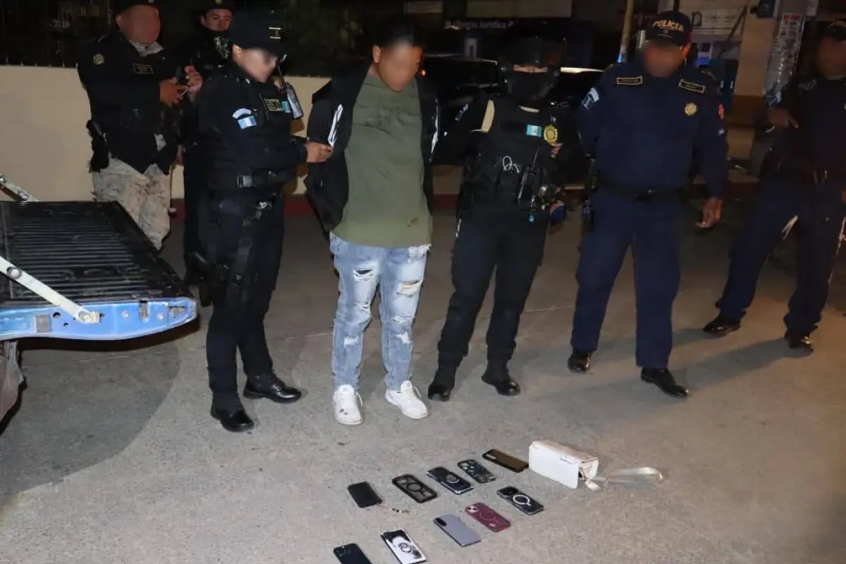 Presunta carterista fue detenida durante concierto en Quetzaltenango; llevaba seis teléfonos robados., PNC