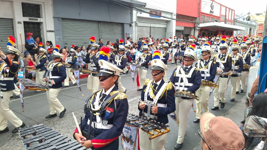 Desfile de Independencia derrocha fervor patrio el Centro Histórico | Alex Meoño