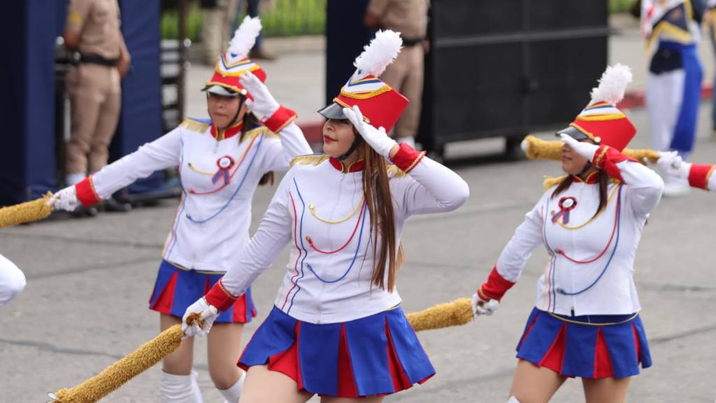 Desfile de Independencia derrocha fervor patrio el Centro Histórico | Alex Meoño