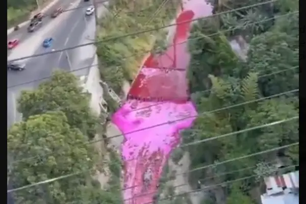 MARN investiga el color rojo denunciado en el río Las Vacas