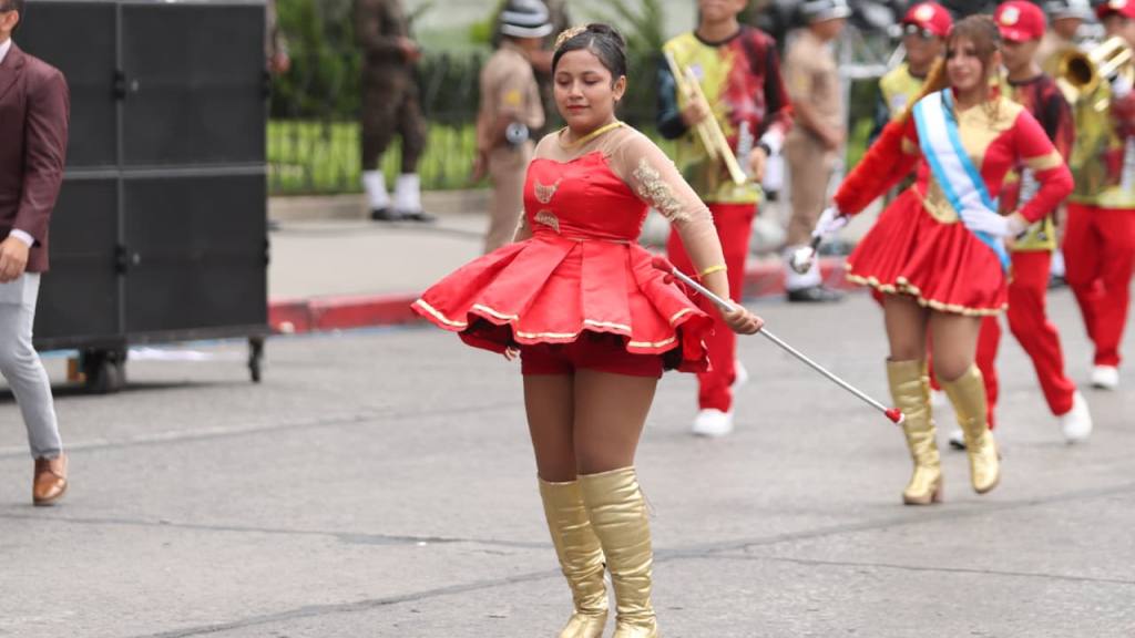 Los redoblantes y bombos marcan el ritmo de las celebraciones de Independencia frente al Palacio Nacional de la Cultura | Alex Meoño
