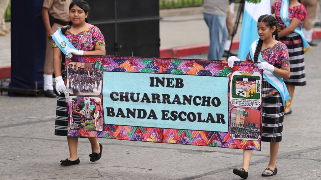 Los redoblantes y bombos marcan el ritmo de las celebraciones de Independencia frente al Palacio Nacional de la Cultura | Alex Meoño