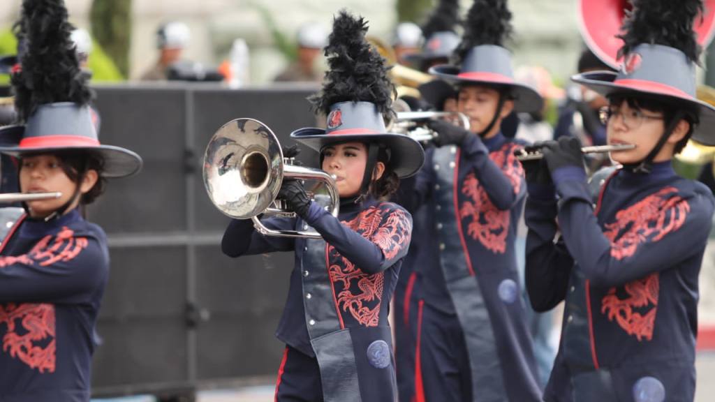 Los redoblantes y bombos marcan el ritmo de las celebraciones de Independencia frente al Palacio Nacional de la Cultura | Alex Meoño