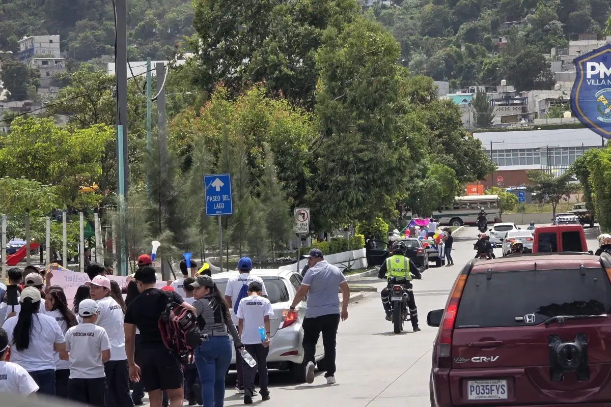 Las actividades patrias iniciaron ayer en Villa Nueva, con el recorrido de antorchas., PMT de Villa Nueva.