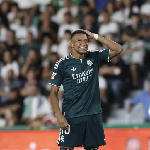 Mbappé se lamenta en una acción del Elche vs. Real Madrid - EFE