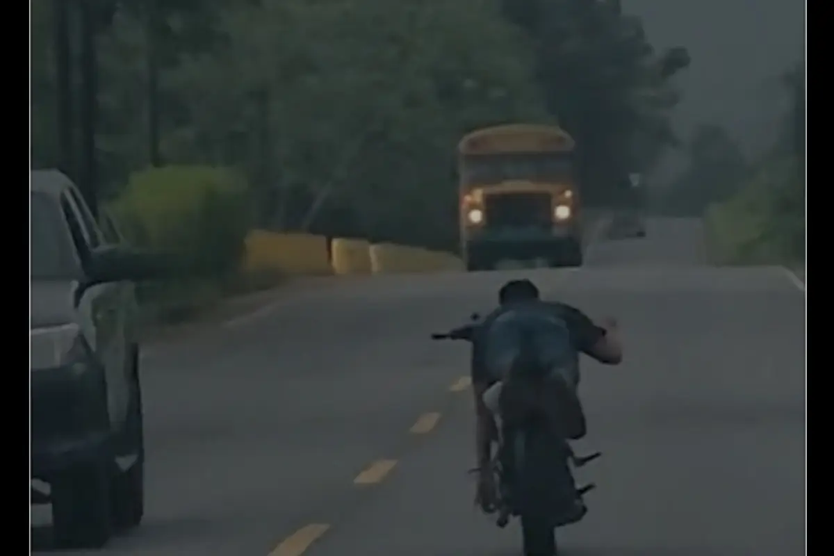 El capturado hacía acobacias indebidas en la carretera, según la PNC., Captura de pantalla