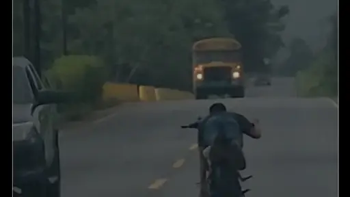 Video: Vuela bajito cae de motocicleta tras desobedecer un alto