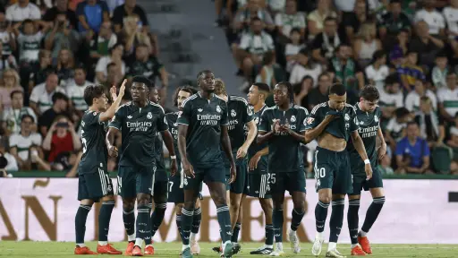 Carlos Espí se viste de héroe y le da tres puntos al Real Madrid