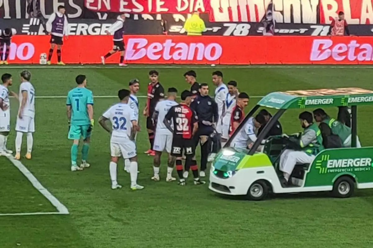 Jugador argentino es operado de urgencia tras choque con su portero - RR.SS.