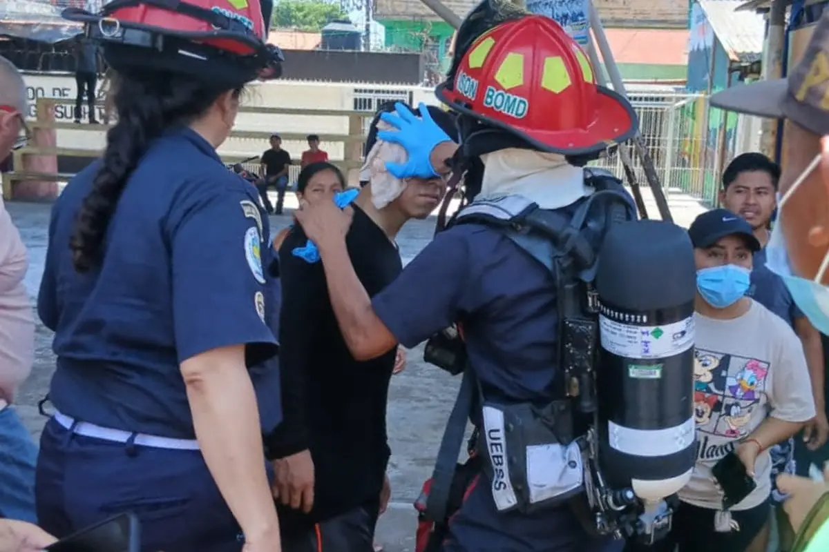 Los rescatistas atendieron a varias personas heridas en los bloqueos., Bomberos Municipales Departametales.