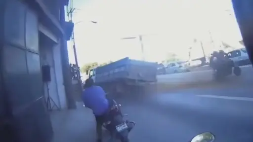 Camión sin frenos invade carril contrario en ruta al Atlántico